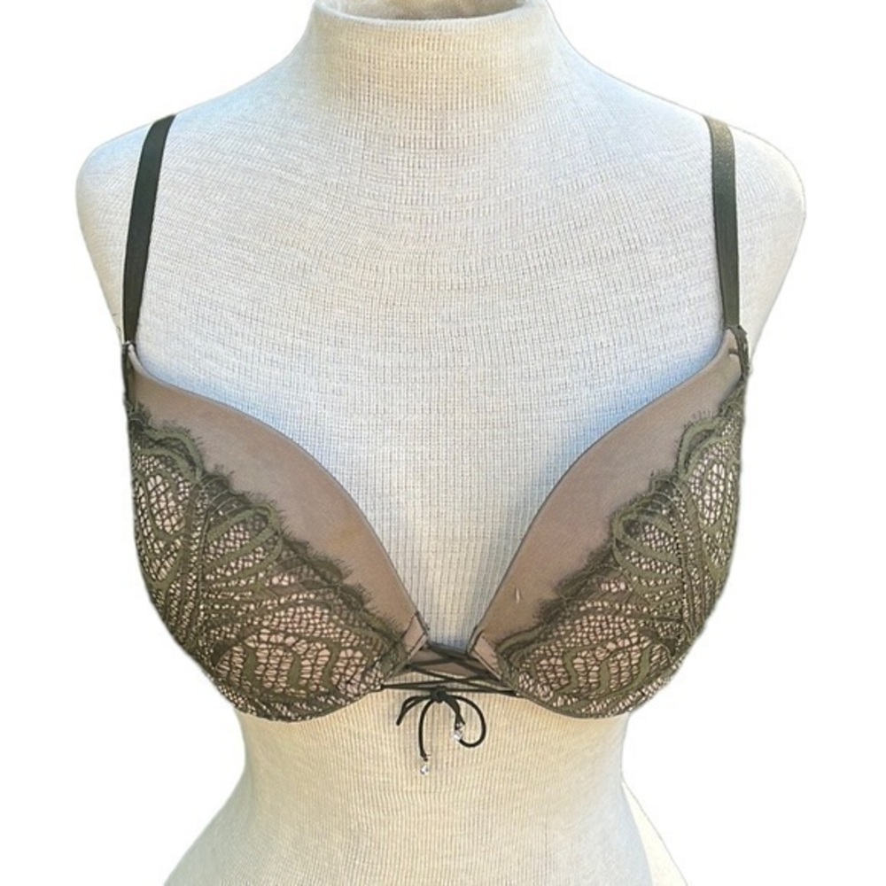 Victoria’s Secret Very Sexy Push-up Pigeonnat Bra size 32 DD